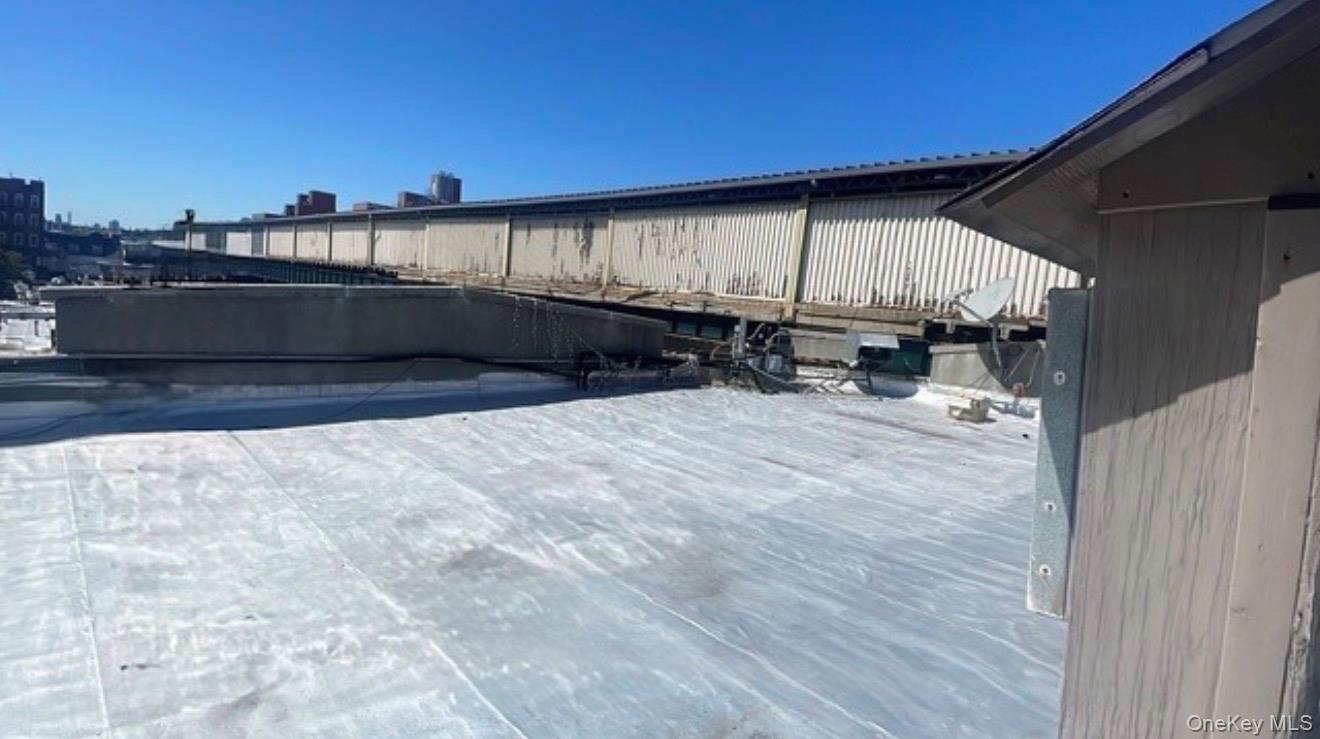 #6 photo, 6902 Roosevelt Avenue, Flushing , NY 11377