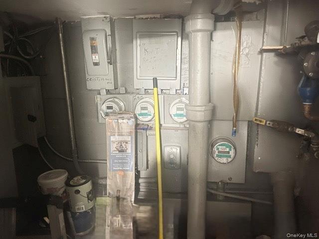 #7 photo, 6902 Roosevelt Avenue, Flushing , NY 11377