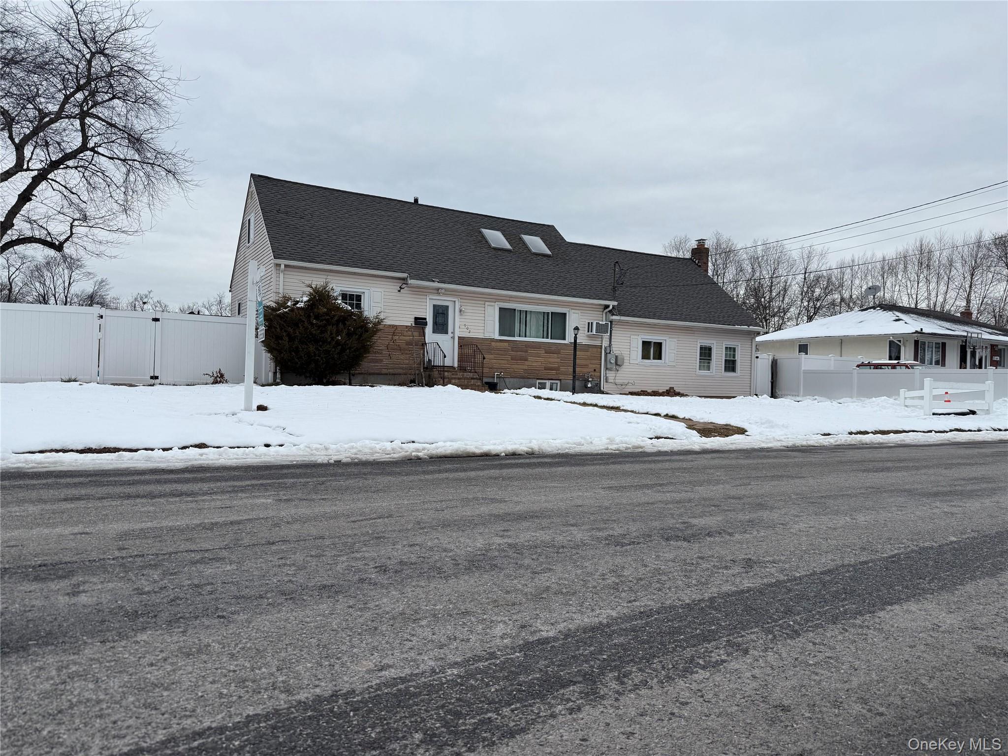 #1 photo, 702 6th Street, West Babylon , NY 11704