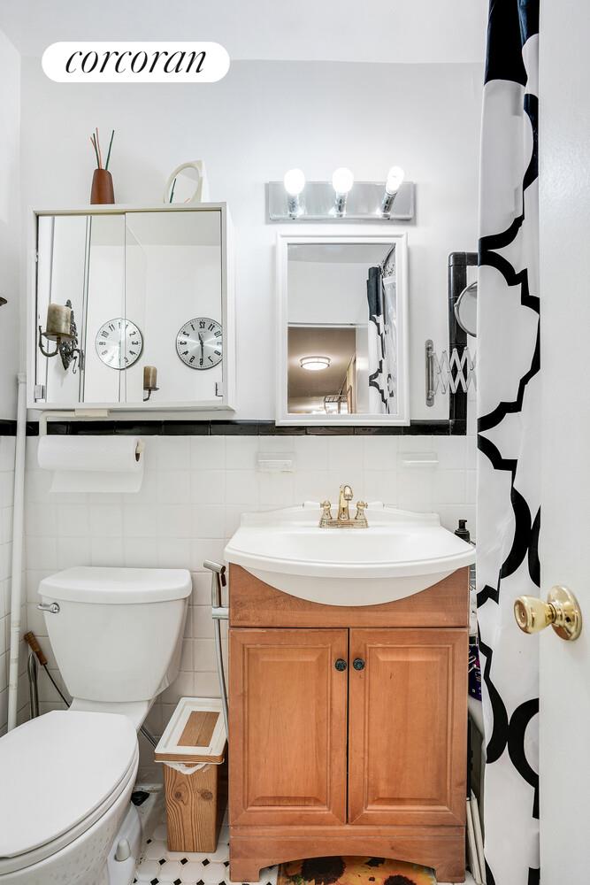 #8 photo, 2475 W 16TH Street, Gravesend , NY 11214