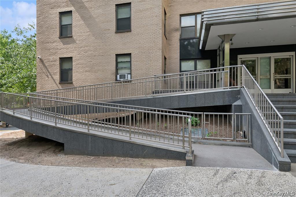 #3 photo, 1 Fordham Hill Oval, برونكس Bronx , NY 10468