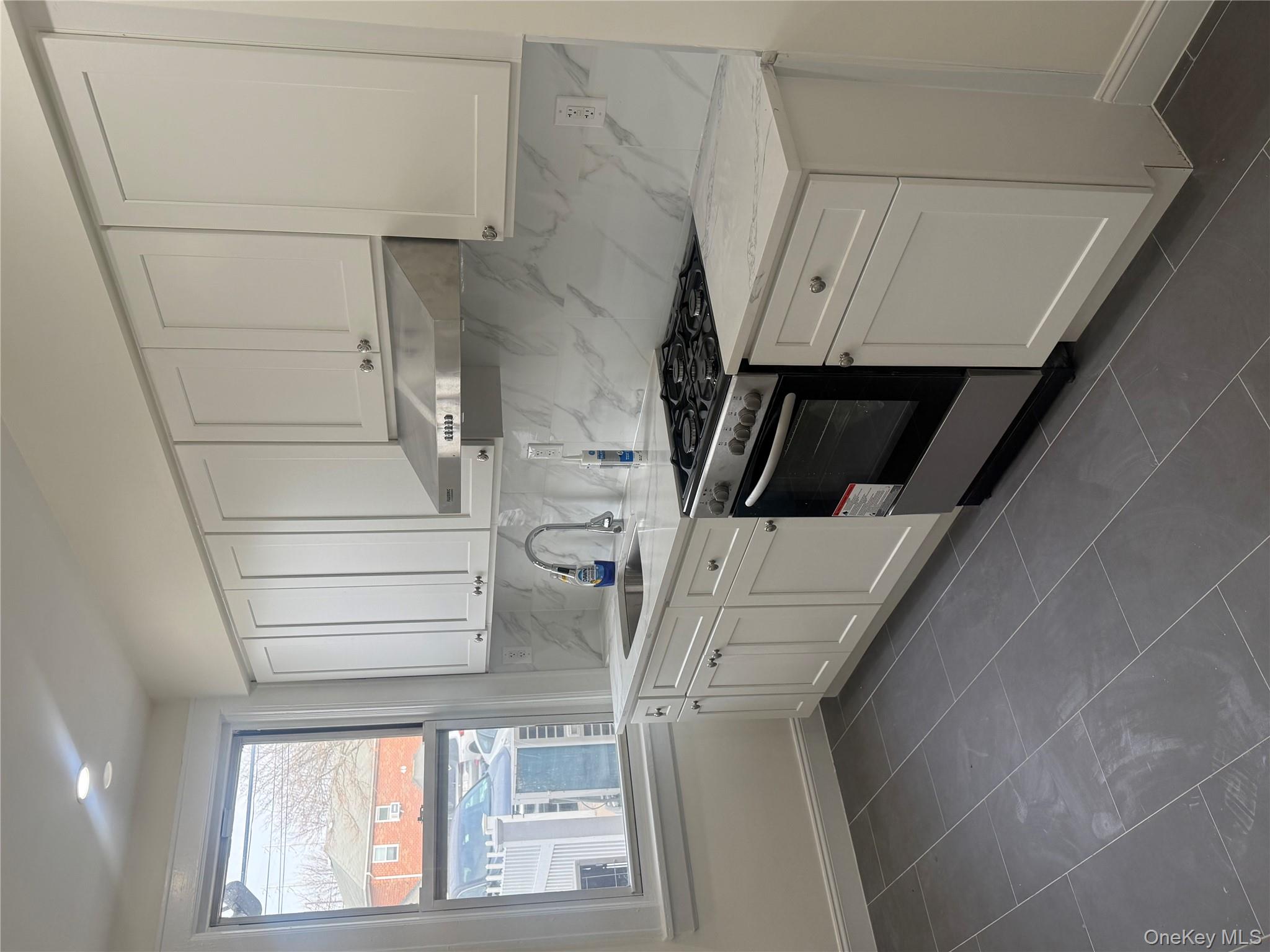 #1 photo, 151 Tulip Avenue, 長島 花卉園 Floral Park , NY 11001