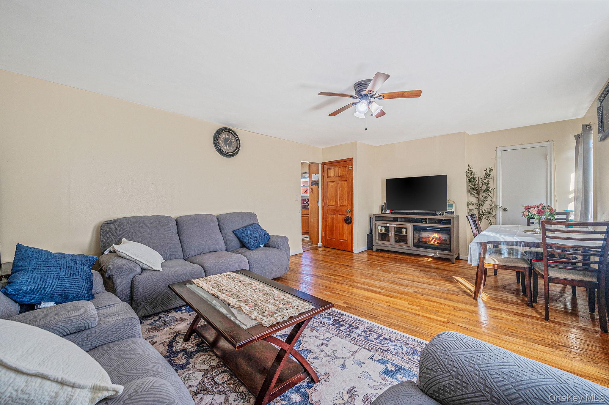 #18 photo, 15007 85th Drive, 皇后區 Briarwood , NY 11432