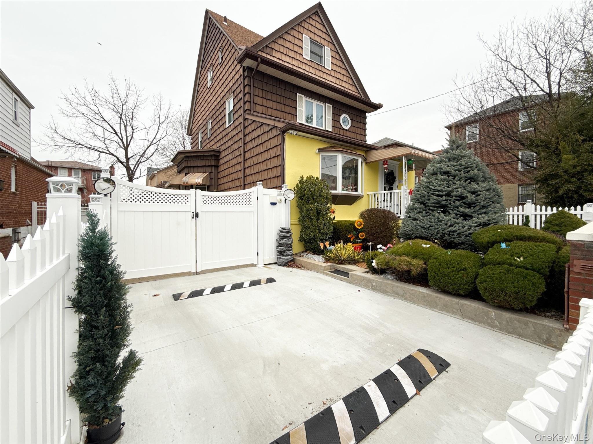 #3 photo, 13437 58th Road, Flushing , NY 11355