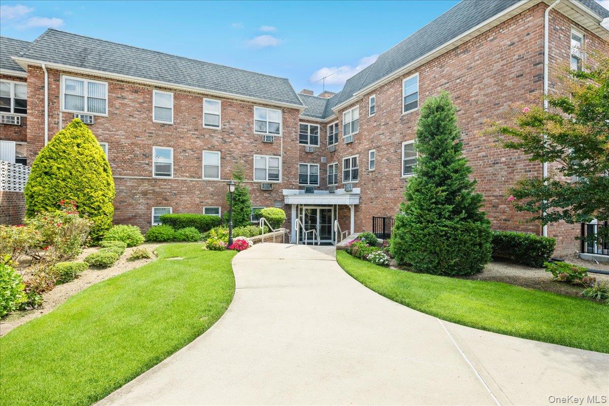 #1 photo, 2 Fowler Avenue, ناسو Lynbrook , NY 11563