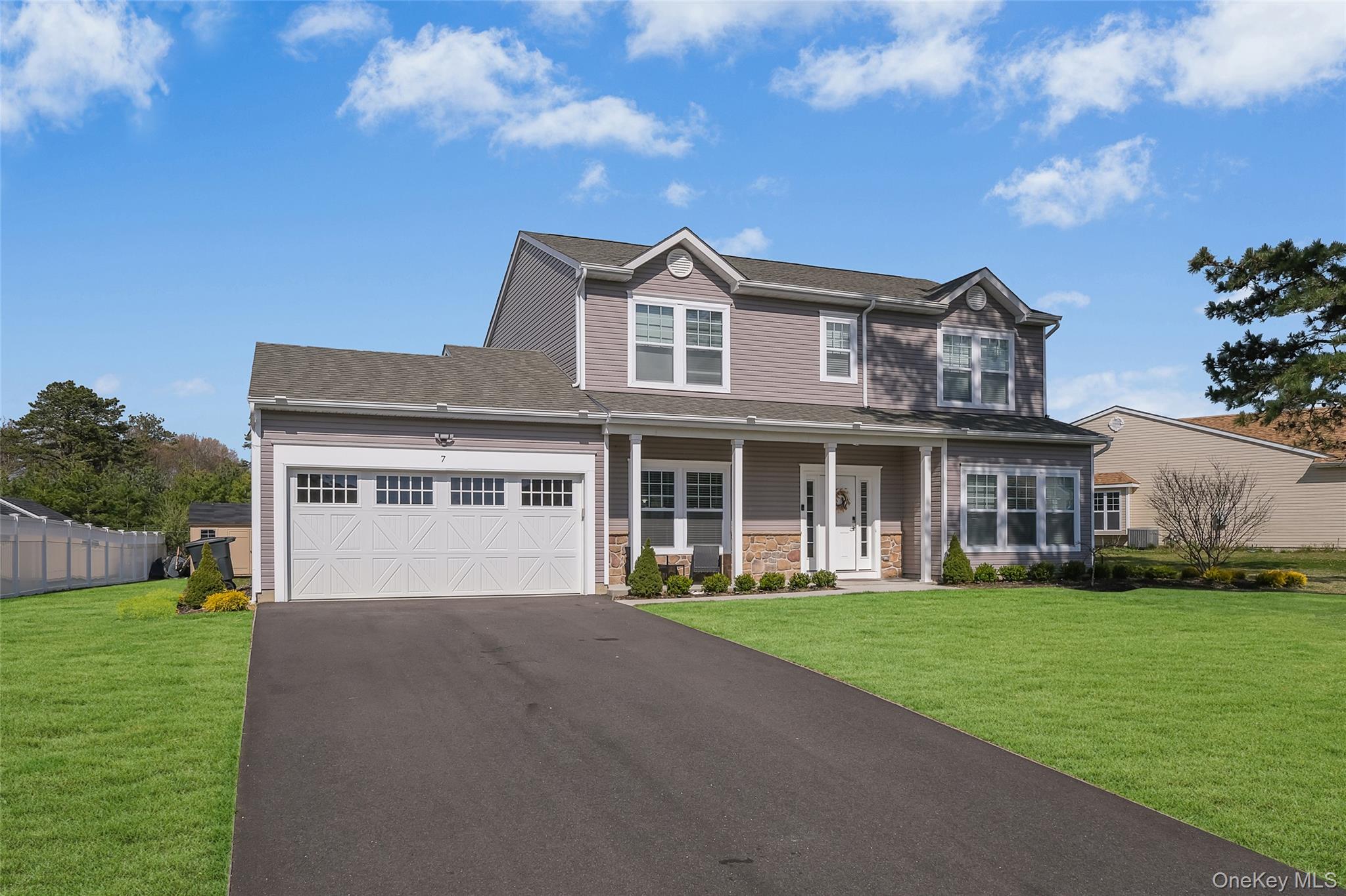 #1 photo, 7 Pondview Circle, Shirley , NY 11967