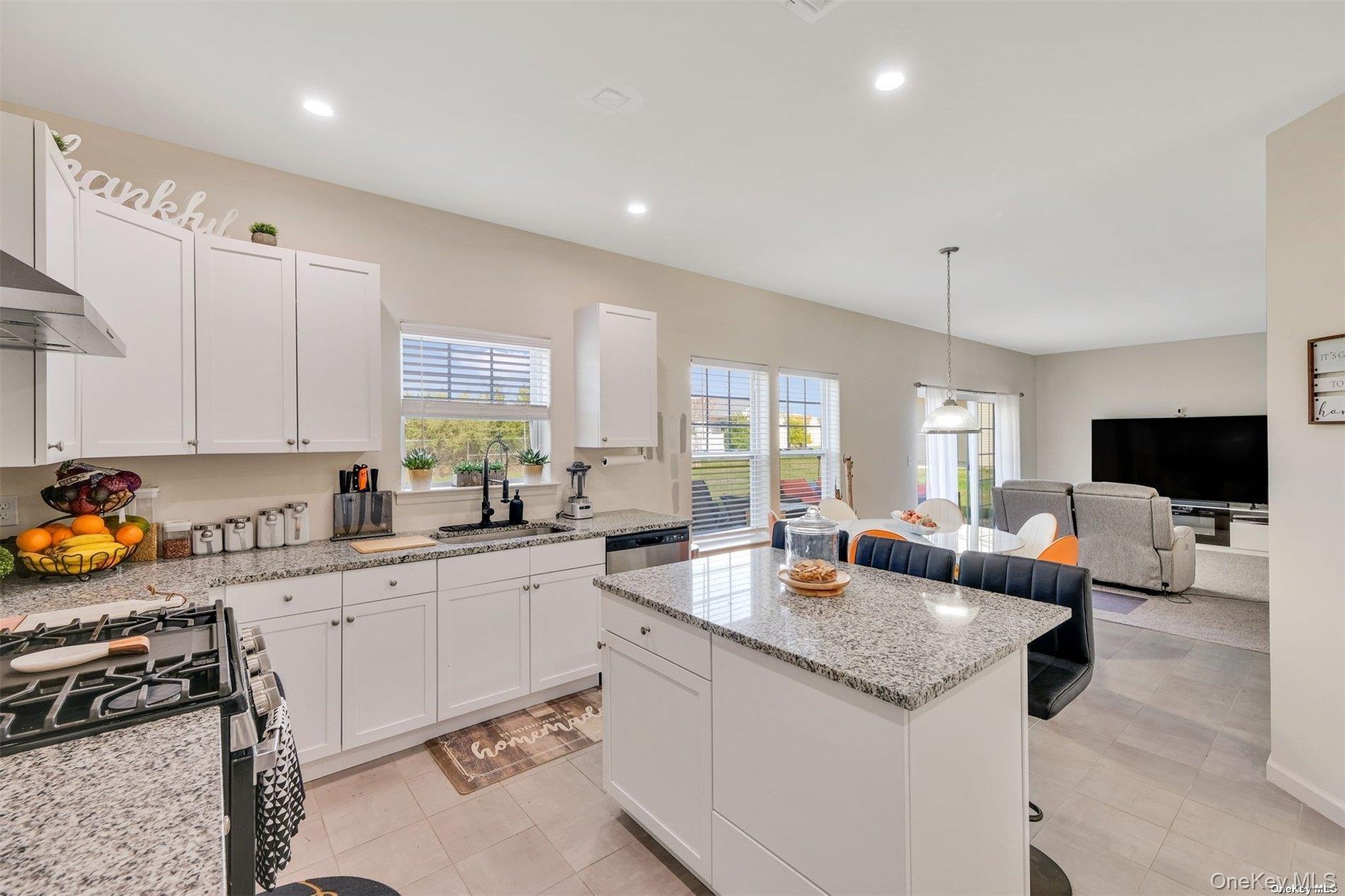 #19 photo, 7 Pondview Circle, Shirley , NY 11967