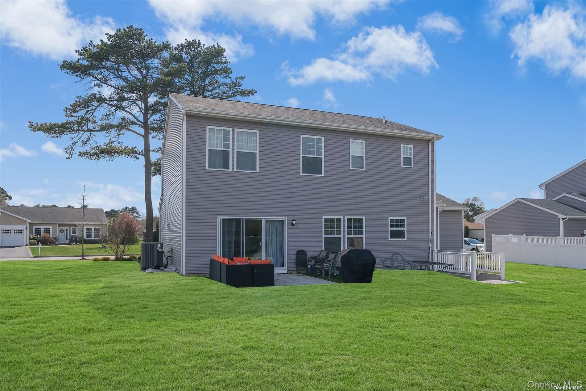 #4 photo, 7 Pondview Circle, Shirley , NY 11967