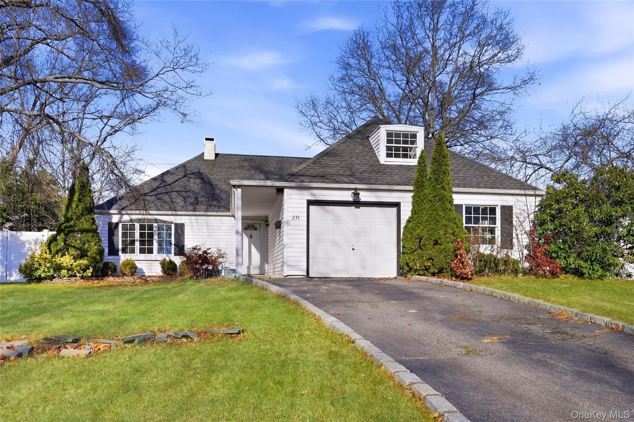 #1 photo, 231 Sunflower Lane, 東長島 Islandia , NY 11749