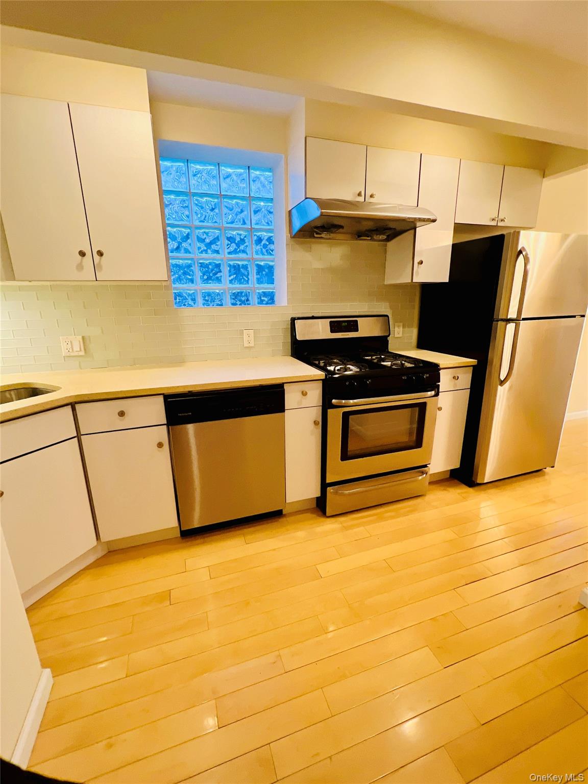 #2 photo, 143-28 41st Avenue, 플러싱 Flushing , NY 11355