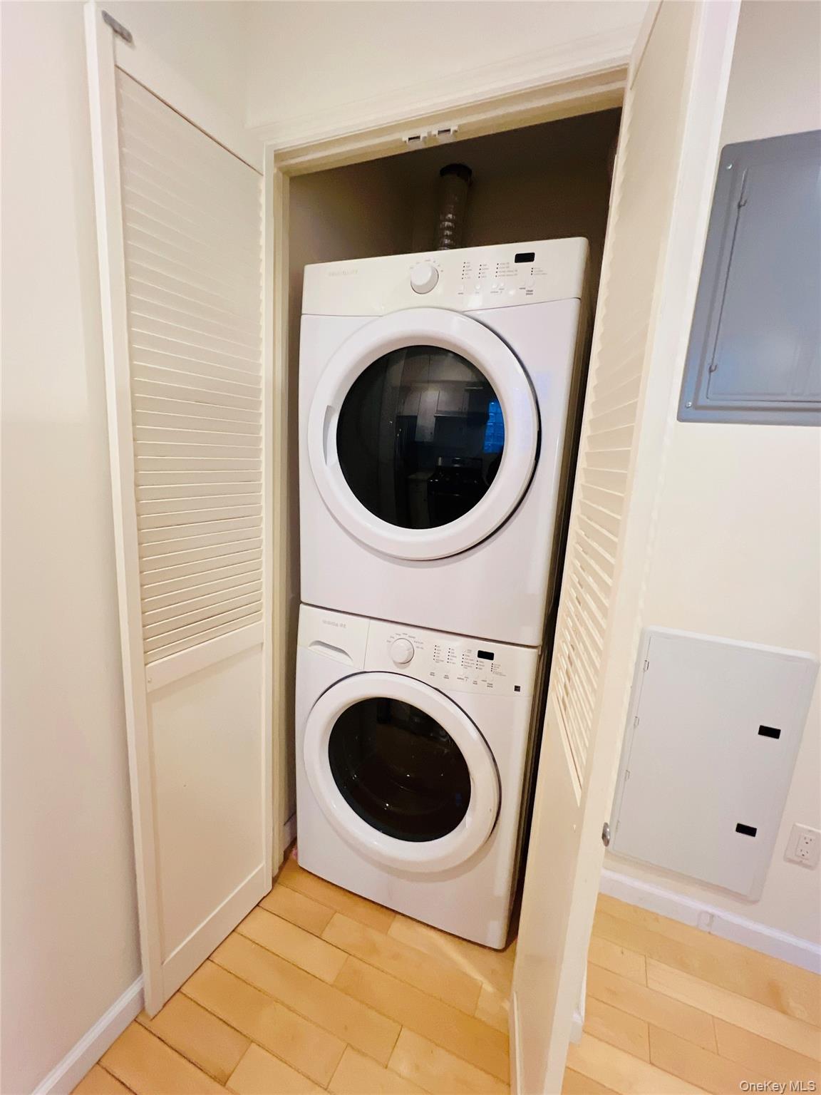 #5 photo, 143-28 41st Avenue, 플러싱 Flushing , NY 11355