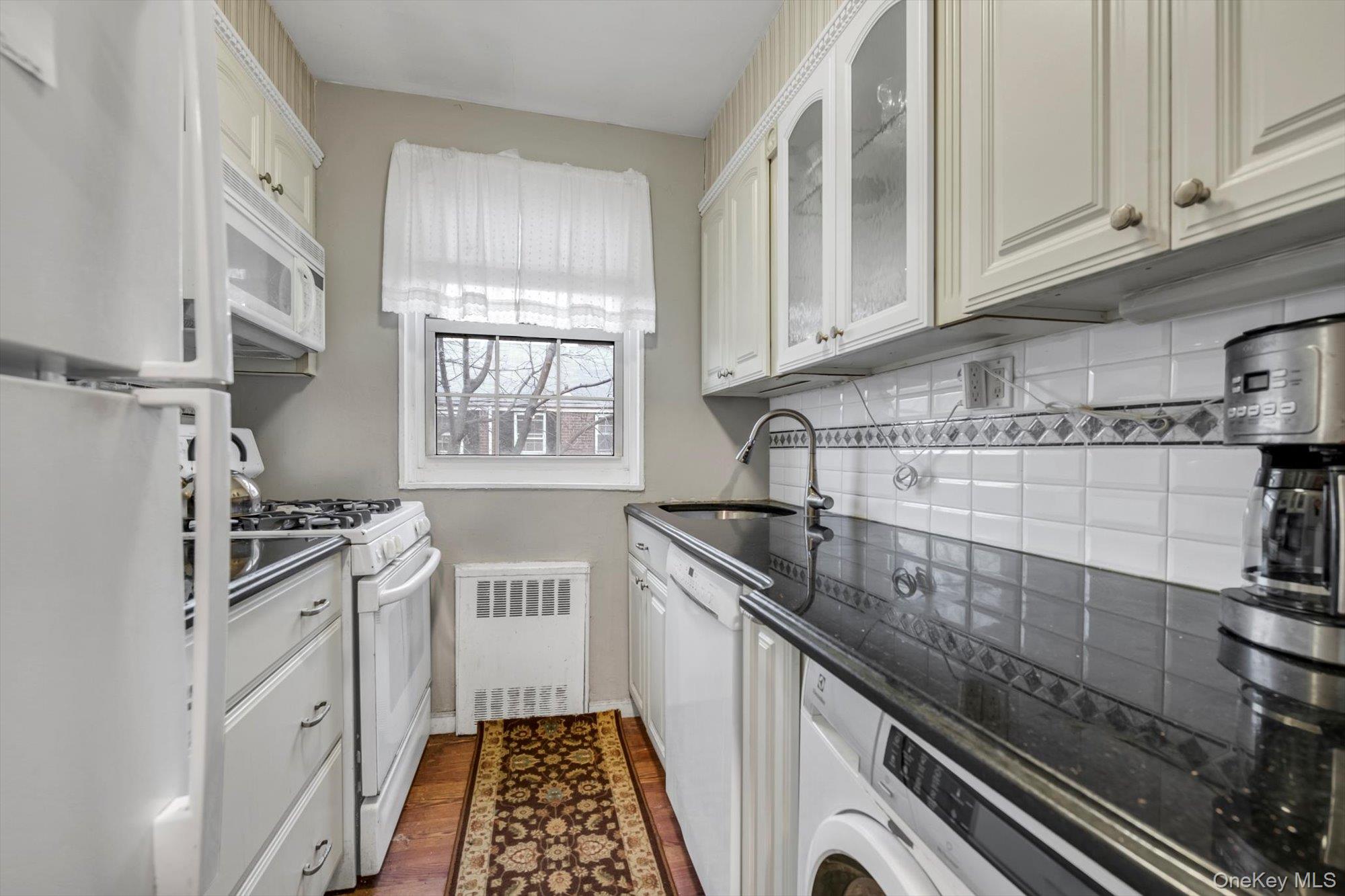 #6 photo, 69-18 Bell Boulevard, كوينز Bayside , NY 11364