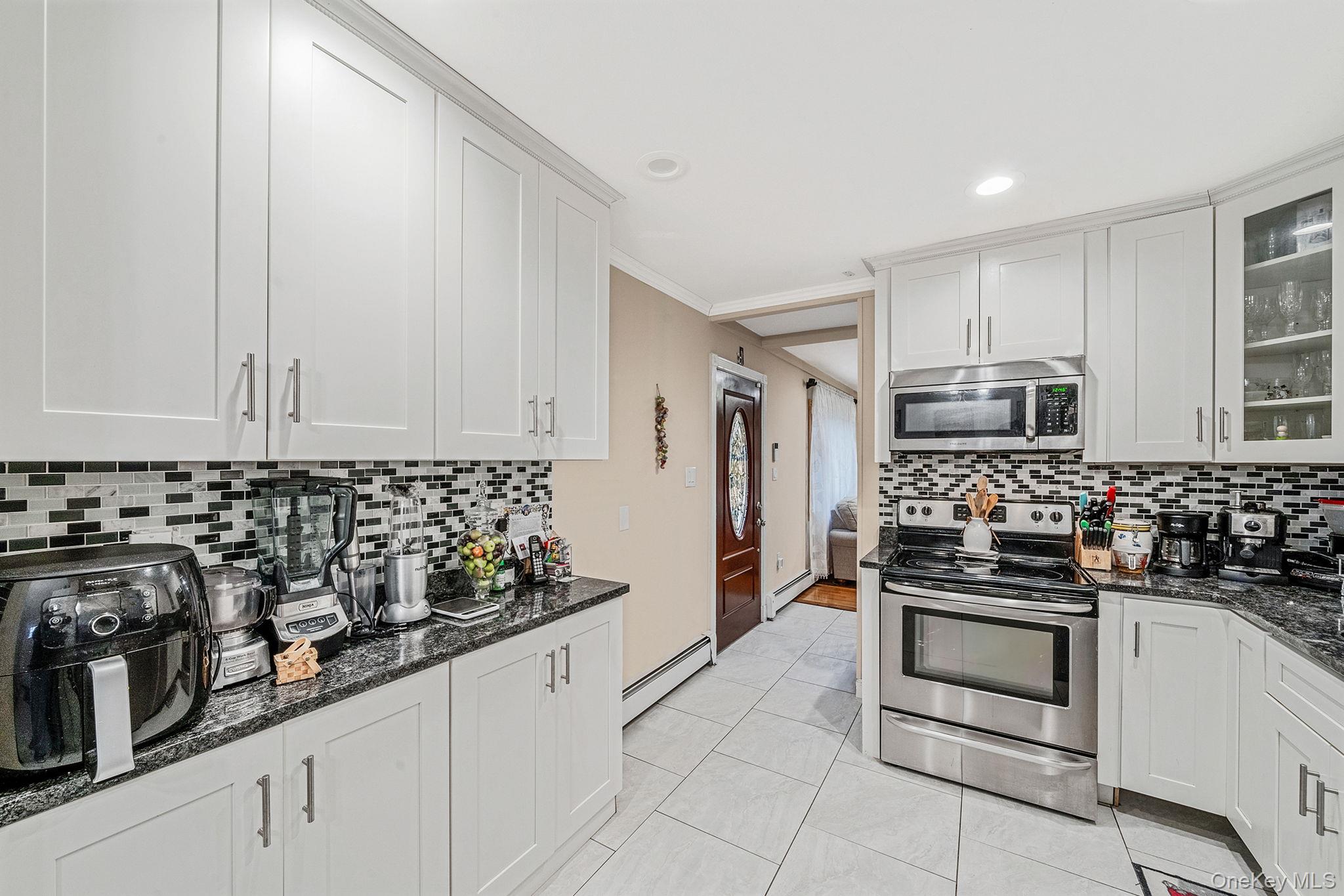 #11 photo, 38 Farm Lane, ناسو Levittown , NY 11756