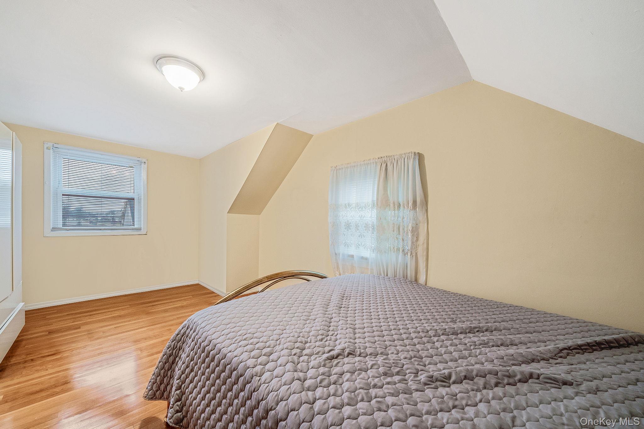 #16 photo, 38 Farm Lane, ناسو Levittown , NY 11756