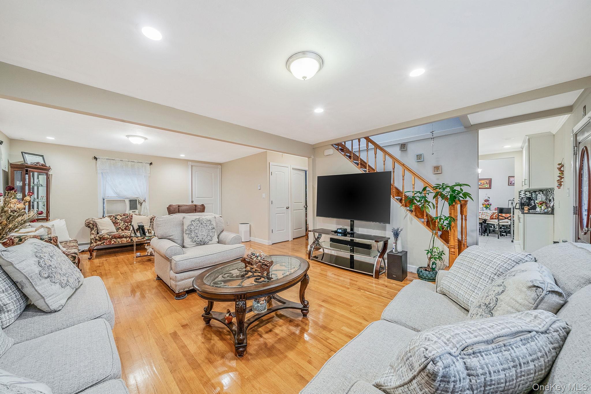 #4 photo, 38 Farm Lane, ناسو Levittown , NY 11756