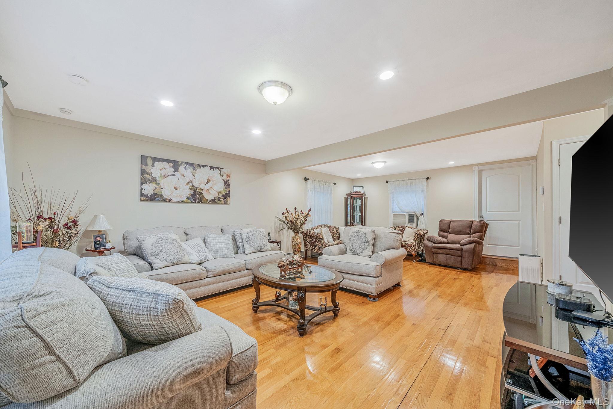 #5 photo, 38 Farm Lane, ناسو Levittown , NY 11756