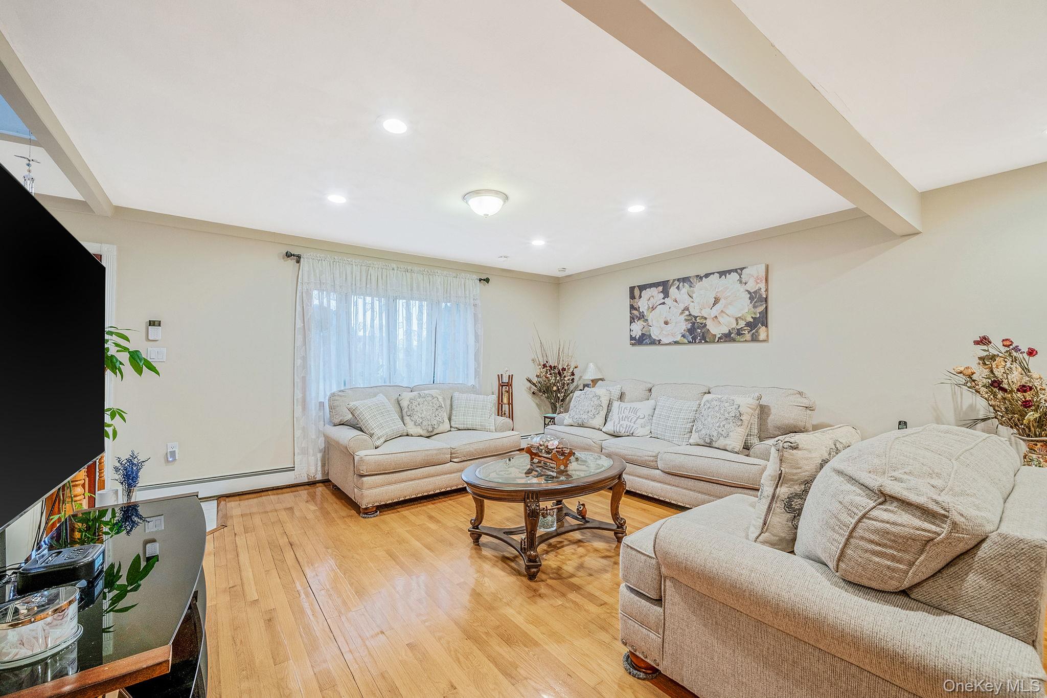 #6 photo, 38 Farm Lane, ناسو Levittown , NY 11756