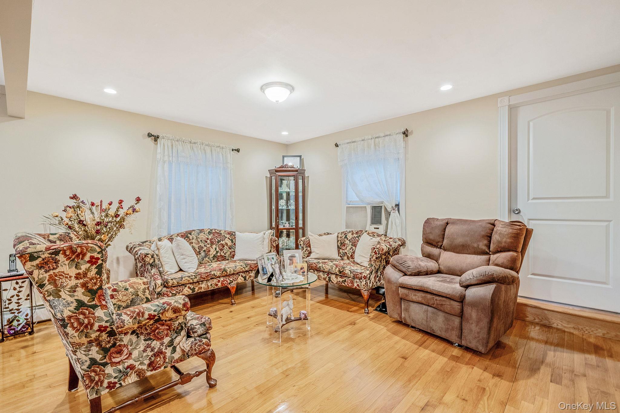 #7 photo, 38 Farm Lane, ناسو Levittown , NY 11756