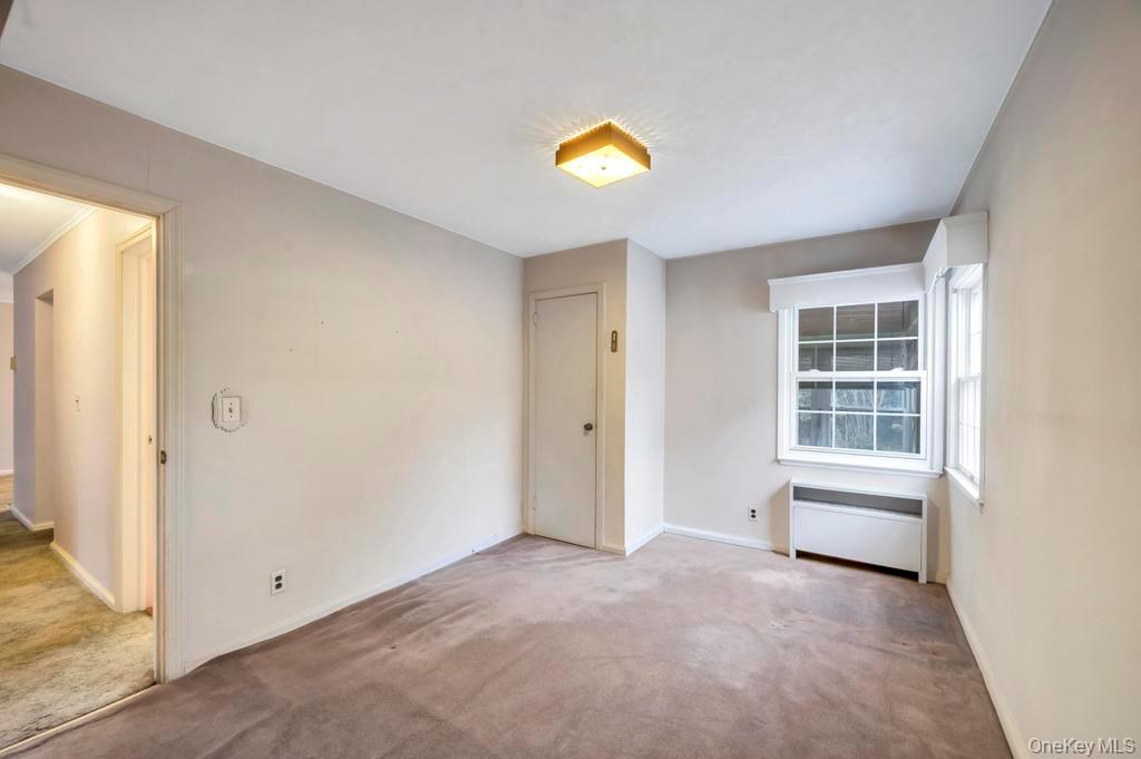 #13 photo, 203 Green Valley Road, ناسو East Meadow , NY 11554