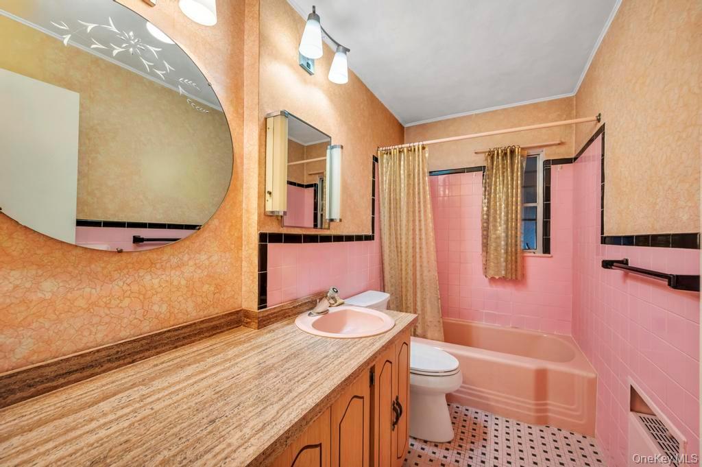 #14 photo, 203 Green Valley Road, ناسو East Meadow , NY 11554