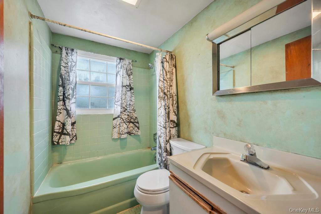 #18 photo, 203 Green Valley Road, ناسو East Meadow , NY 11554