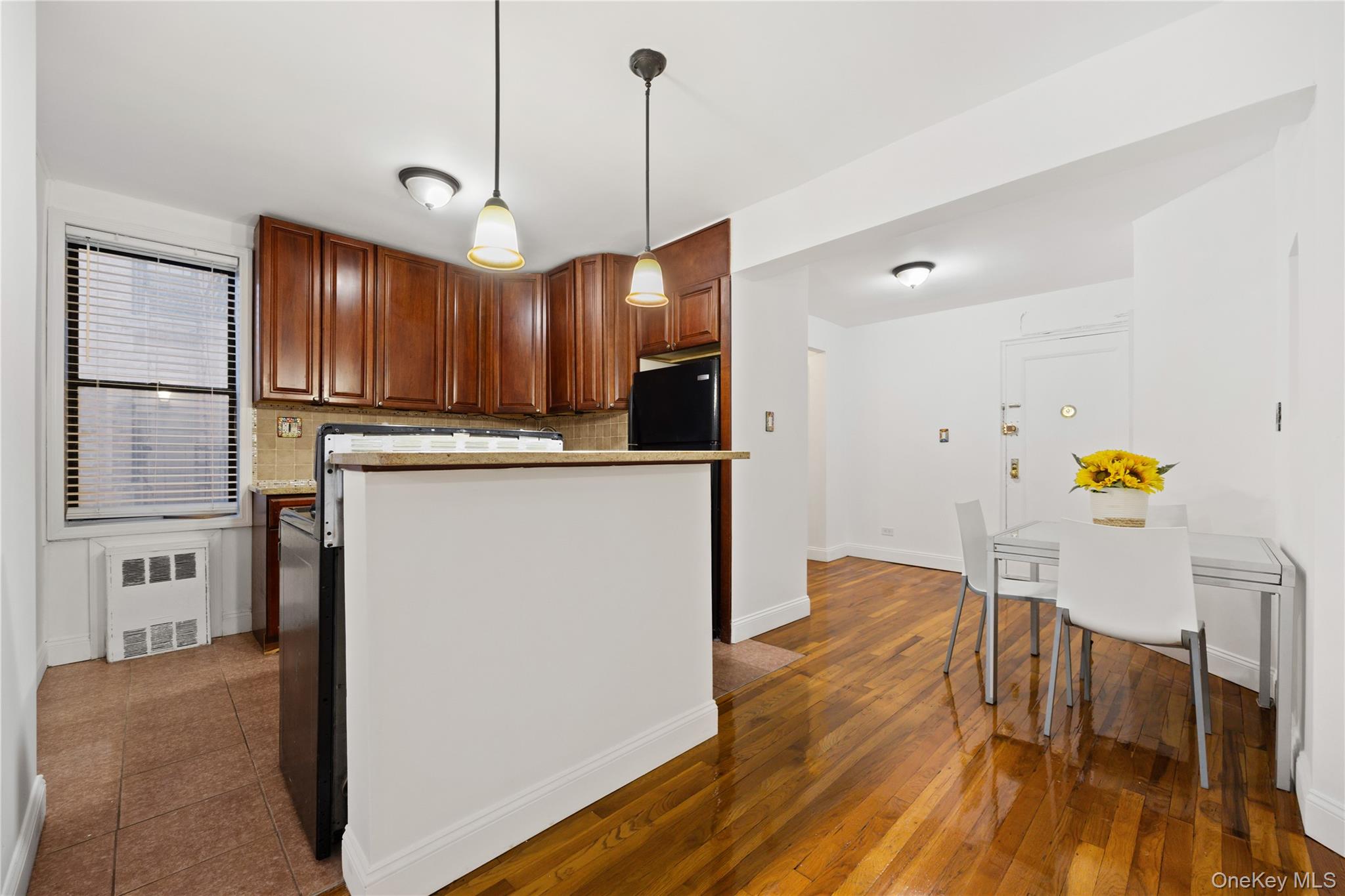 #10 photo, 140-10 84th Drive, Куинс ‖ Briarwood , NY 11435