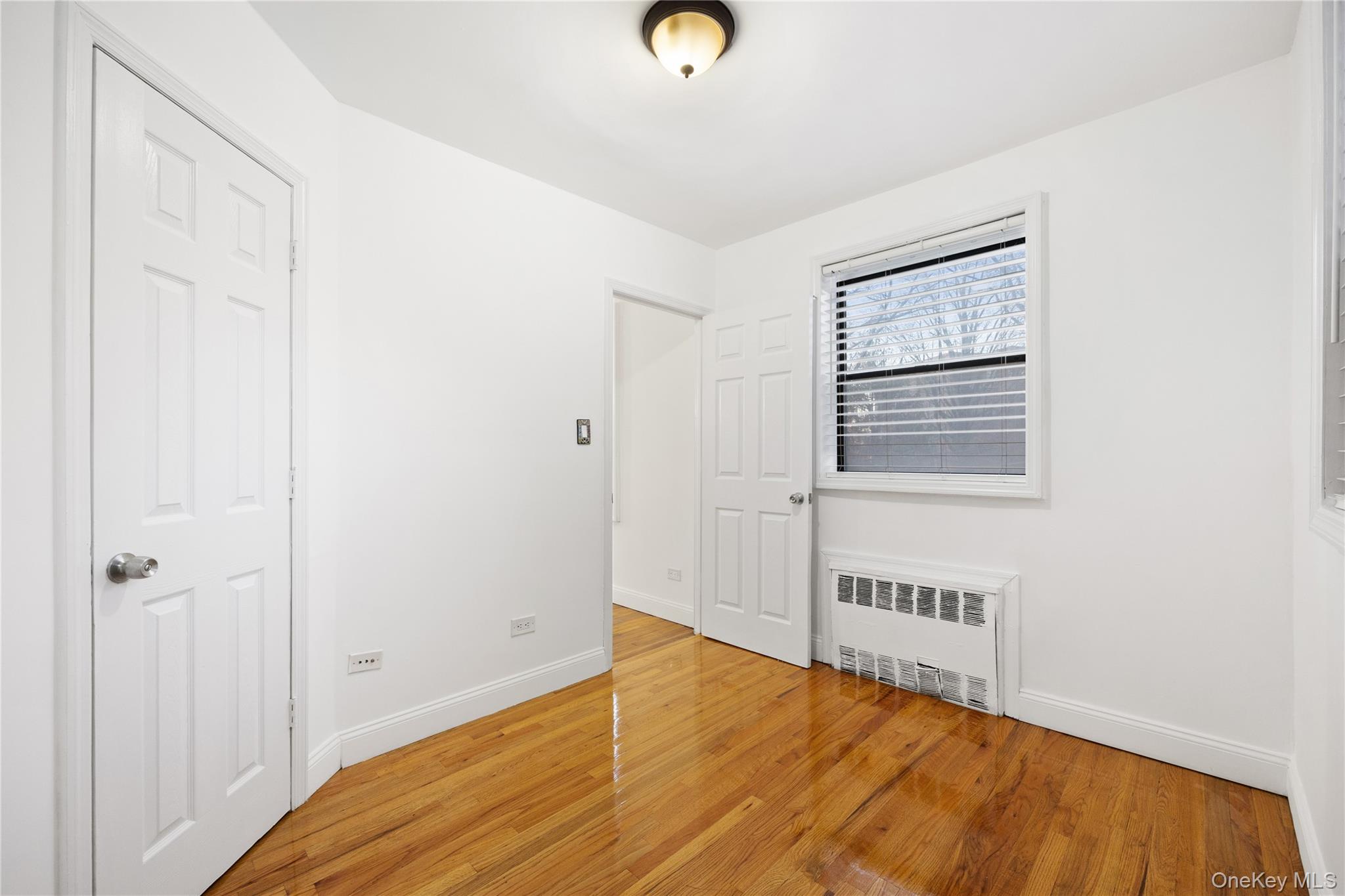 #12 photo, 140-10 84th Drive, Куинс ‖ Briarwood , NY 11435