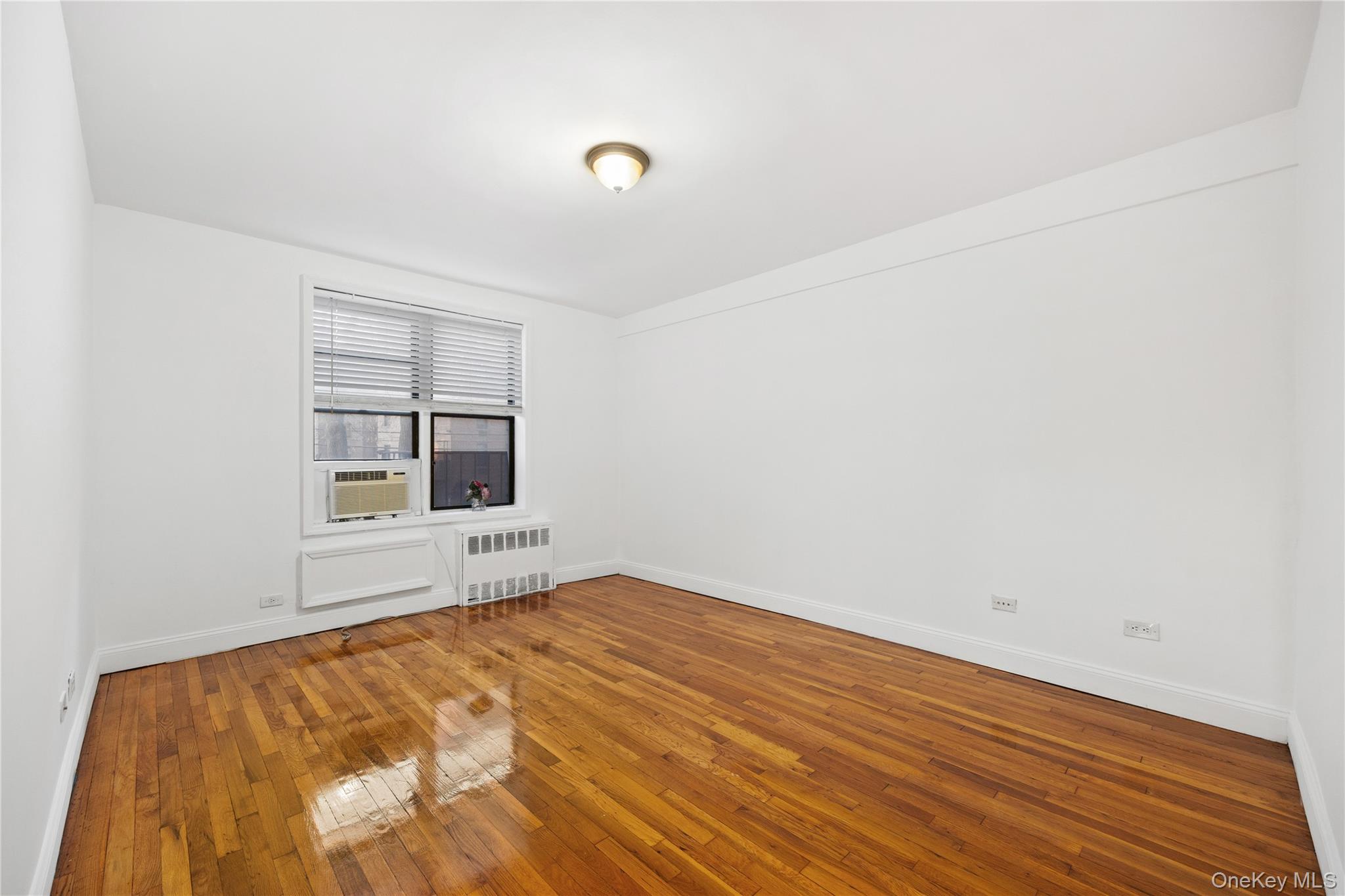 #13 photo, 140-10 84th Drive, Куинс ‖ Briarwood , NY 11435