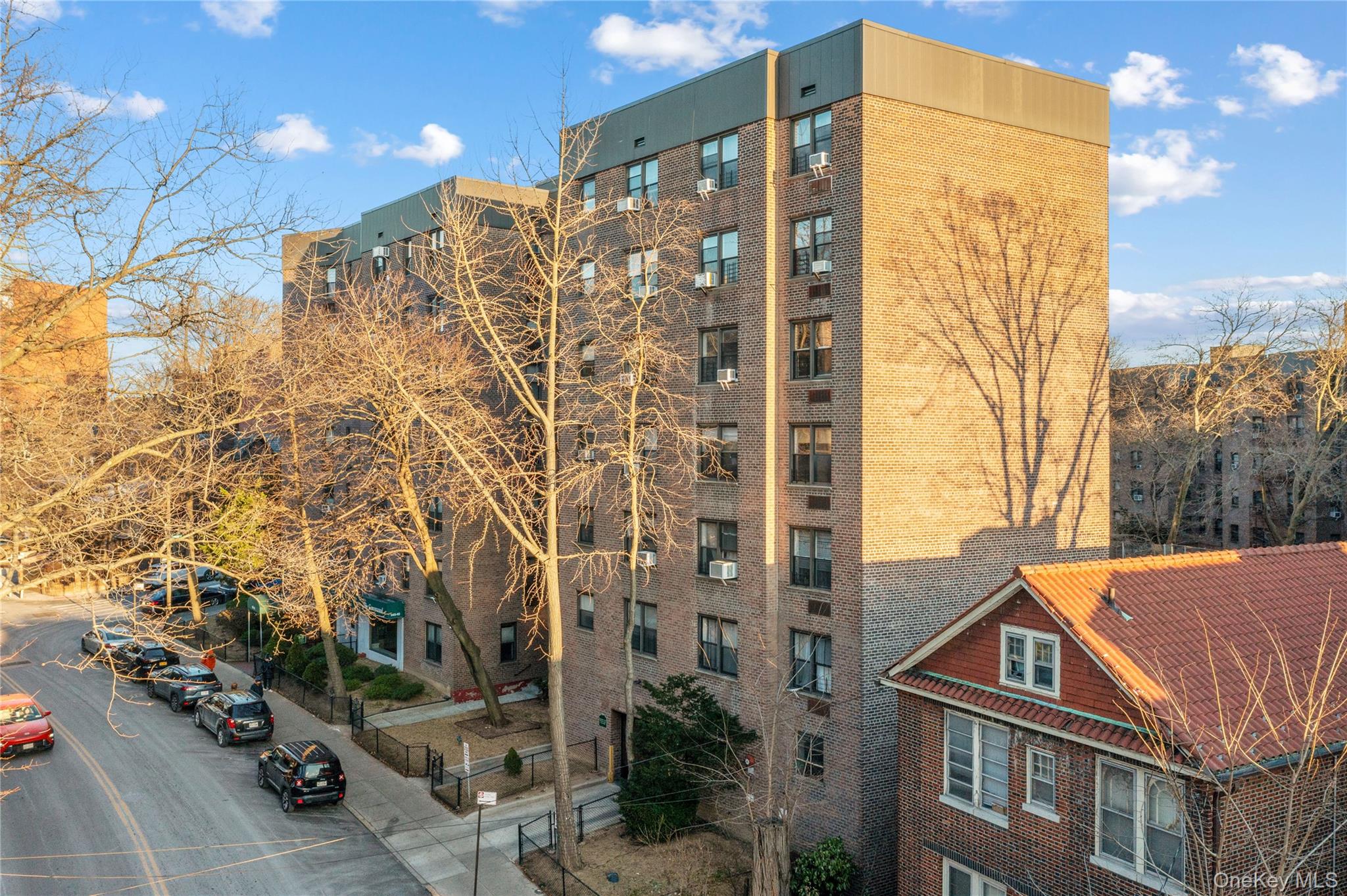 #19 photo, 140-10 84th Drive, Куинс ‖ Briarwood , NY 11435