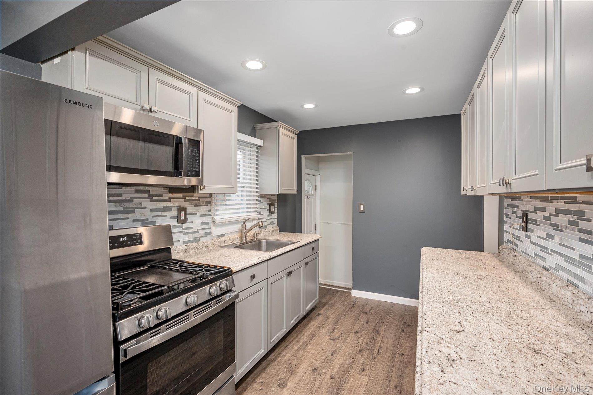 #3 photo, 20 Kenneth Avenue, 長島 Bellmore , NY 11710