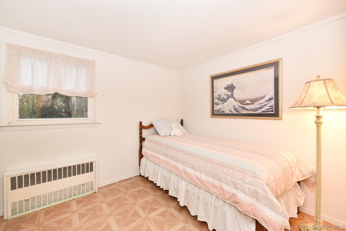 #18 photo, 135 Barwick Boulevard, Mineola , NY 11501