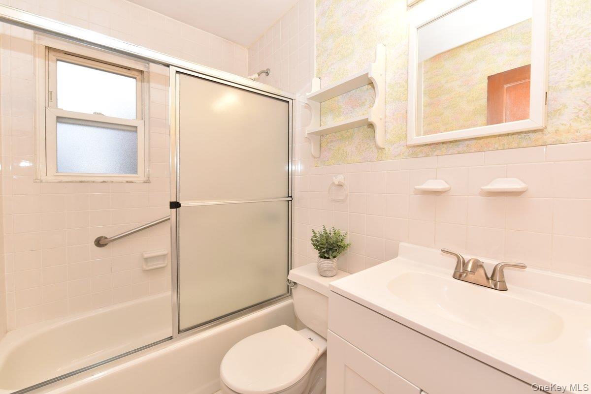 #19 photo, 135 Barwick Boulevard, Mineola , NY 11501