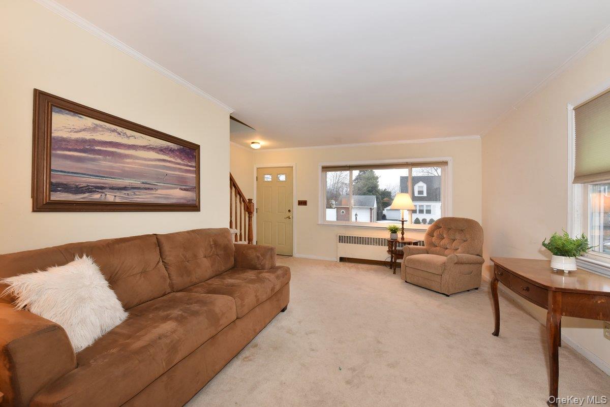 #4 photo, 135 Barwick Boulevard, Mineola , NY 11501