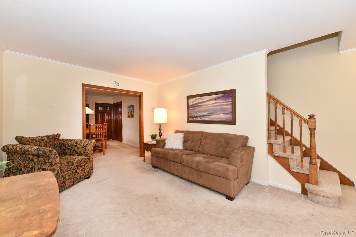 #5 photo, 135 Barwick Boulevard, Mineola , NY 11501