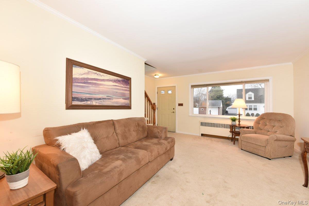 #6 photo, 135 Barwick Boulevard, Mineola , NY 11501