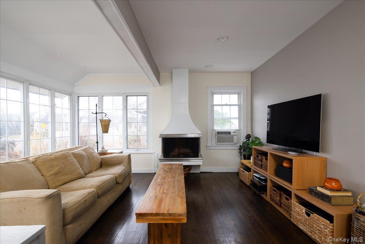 #2 photo, 48 Rosebud Avenue, 长岛 Merrick , NY 11566