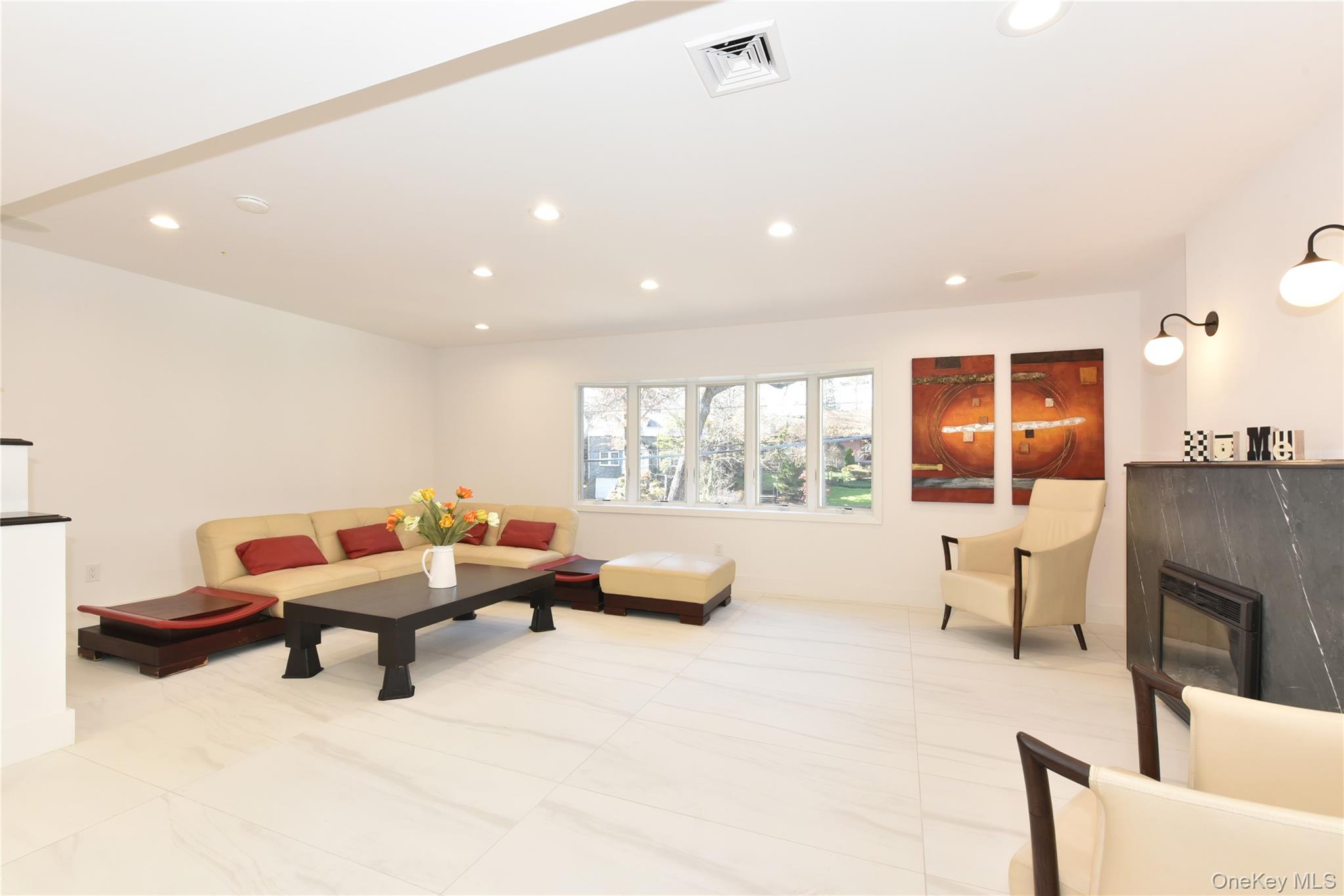 #10 photo, 85-35 Midland Parkway, קווינס Jamaica Estates , NY 11432