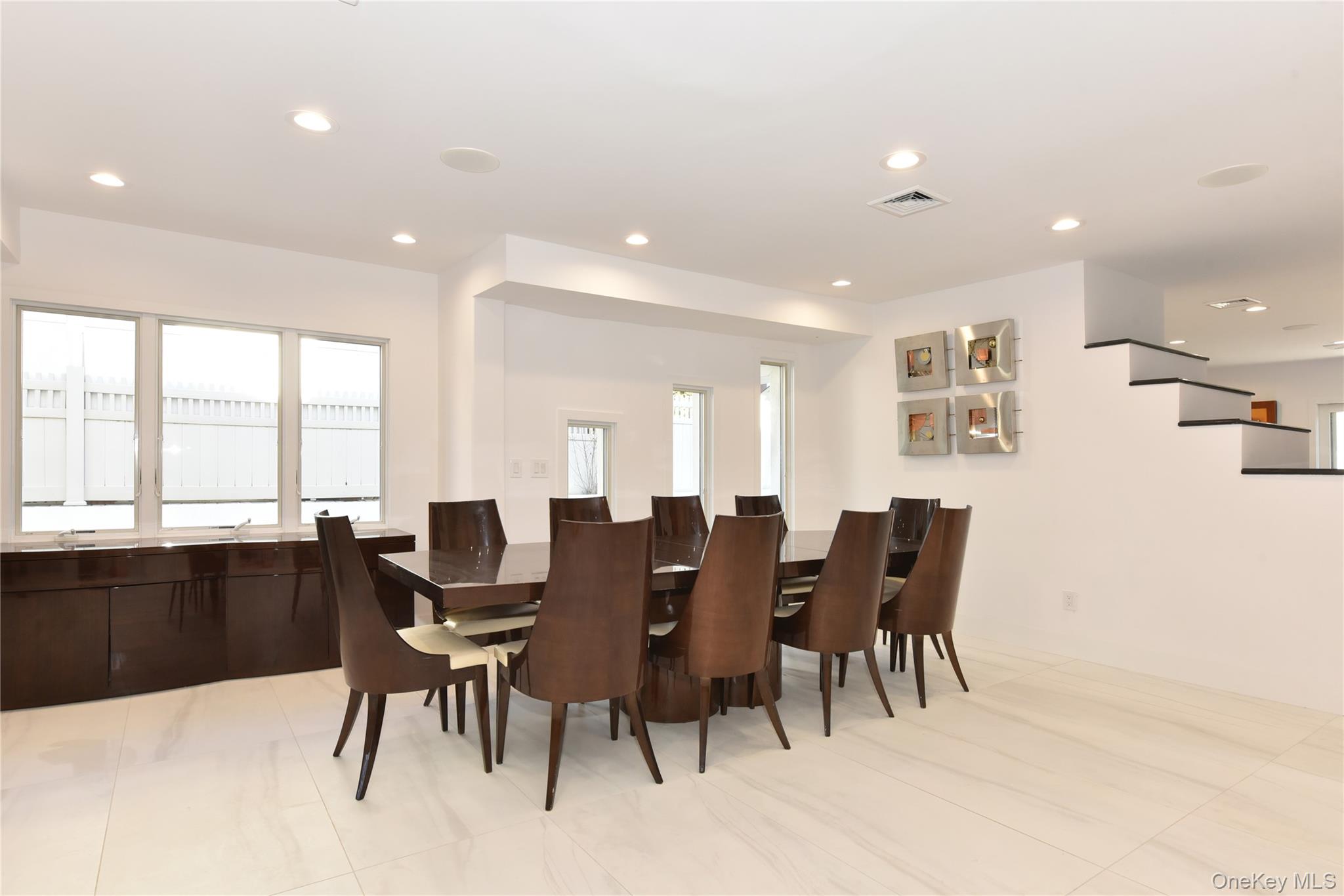 #12 photo, 85-35 Midland Parkway, קווינס Jamaica Estates , NY 11432