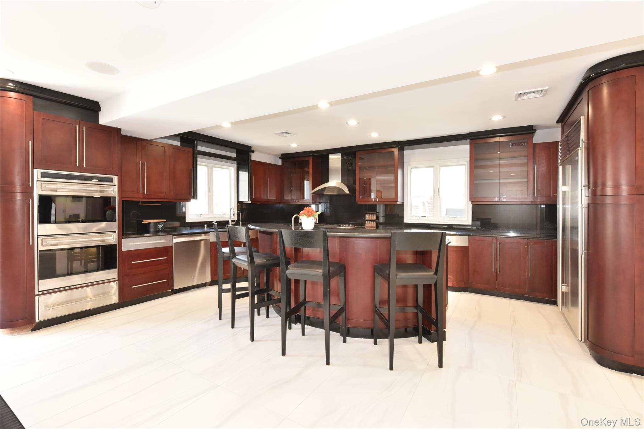 #16 photo, 85-35 Midland Parkway, קווינס Jamaica Estates , NY 11432