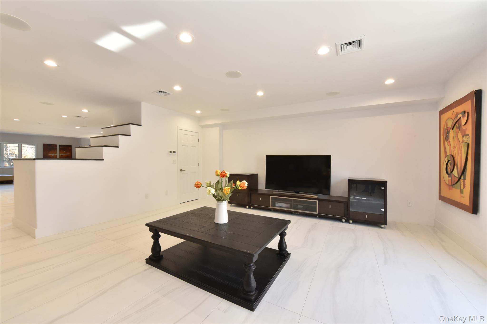 #20 photo, 85-35 Midland Parkway, קווינס Jamaica Estates , NY 11432