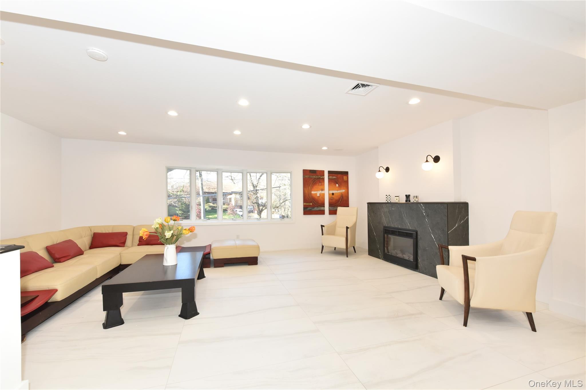 #9 photo, 85-35 Midland Parkway, קווינס Jamaica Estates , NY 11432