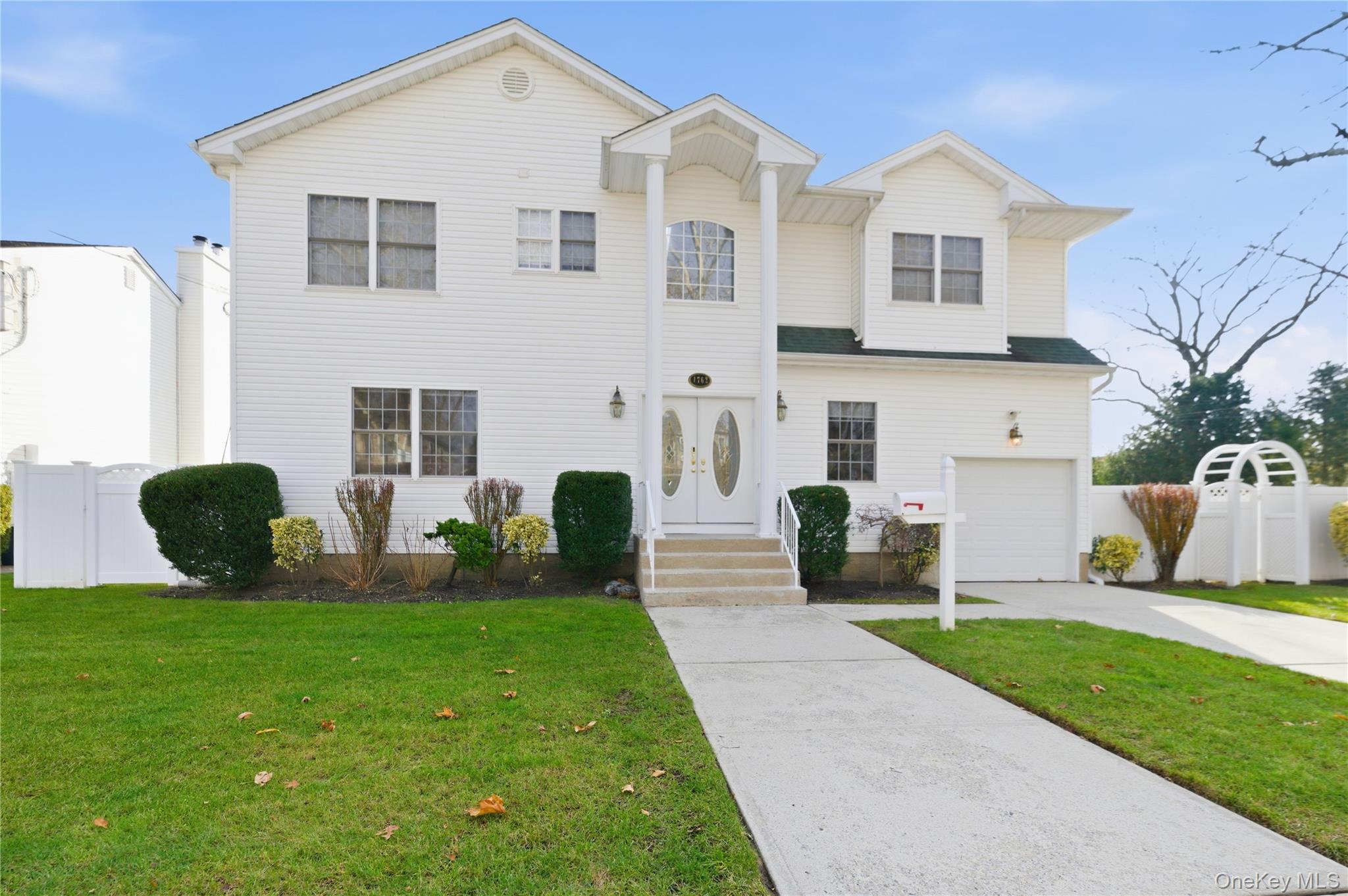 #1 photo, 1762 Esposito Court, 長島 East Meadow , NY 11554