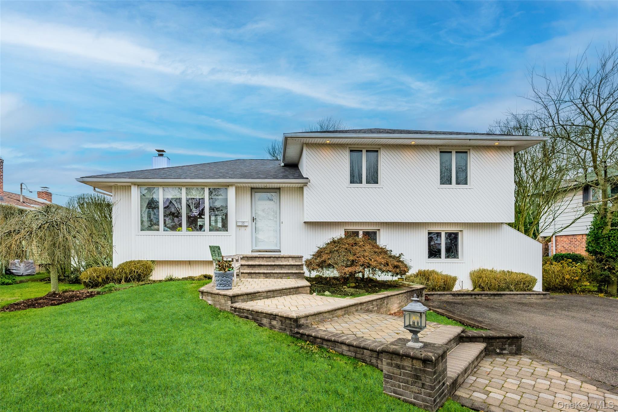 #1 photo, 18 Roxbury Avenue, 長島 Plainview , NY 11803