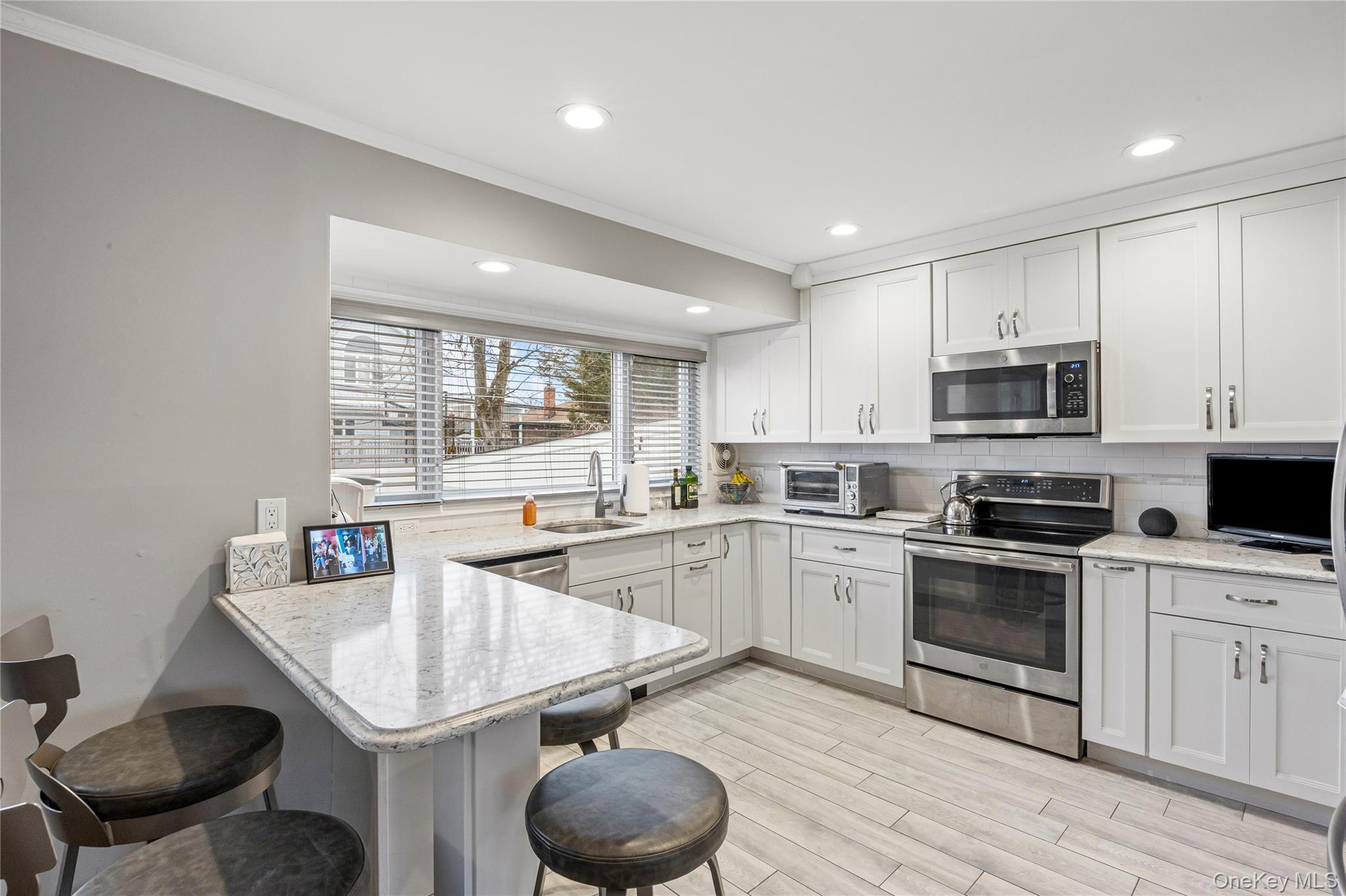 #6 photo, 18 Roxbury Avenue, 長島 Plainview , NY 11803