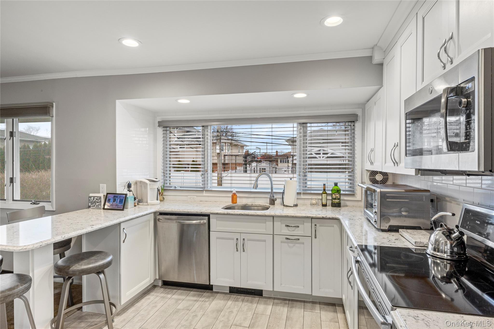 #7 photo, 18 Roxbury Avenue, 長島 Plainview , NY 11803