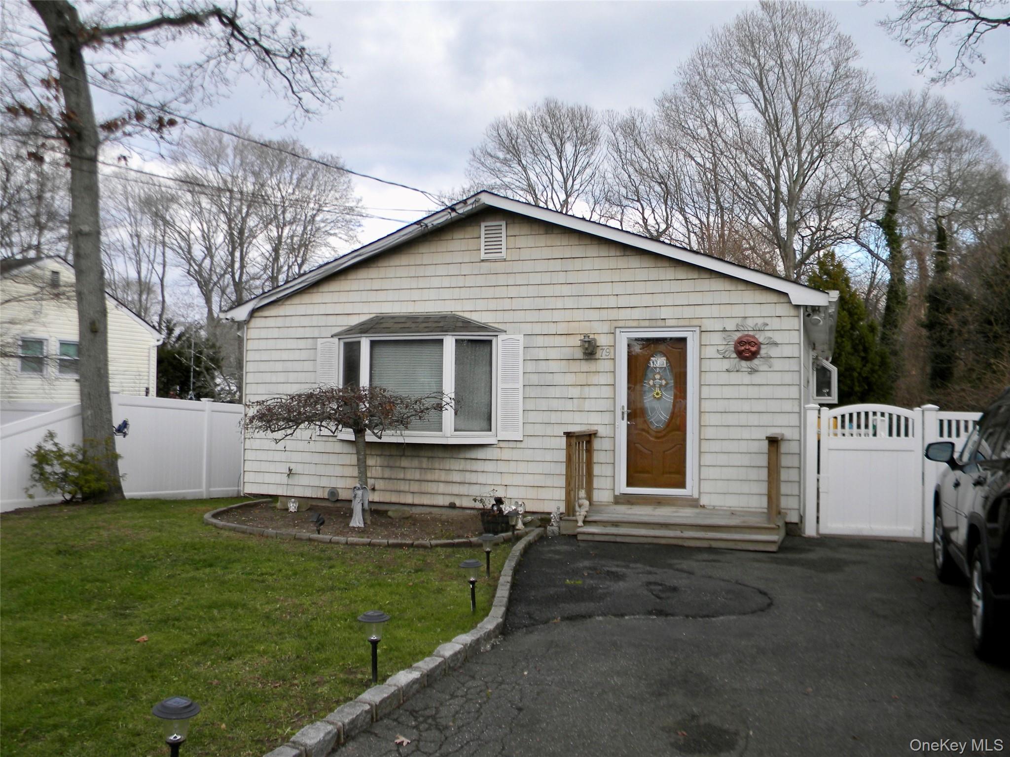 #1 photo, 79 S Evergreen Drive, 东长岛 Selden , NY 11784