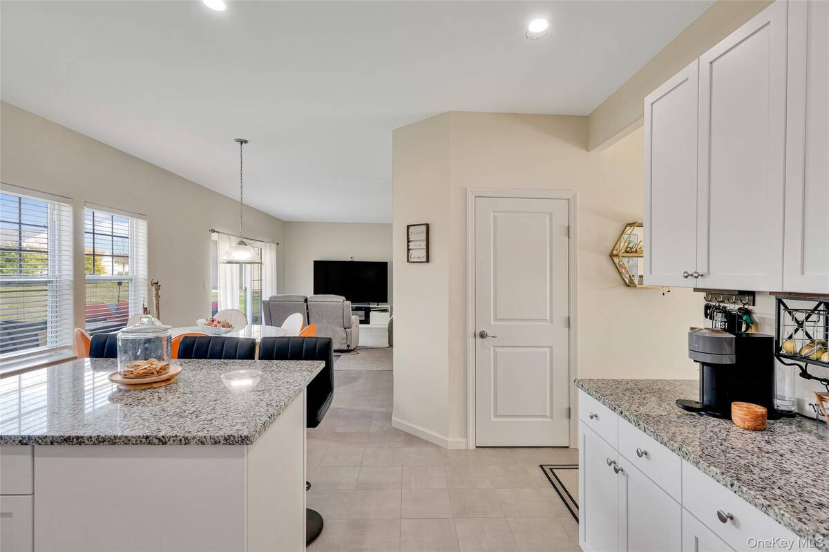 #19 photo, 7 Pondview Circle, Shirley , NY 11967