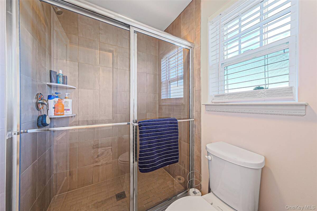 #33 photo, 7 Pondview Circle, Shirley , NY 11967