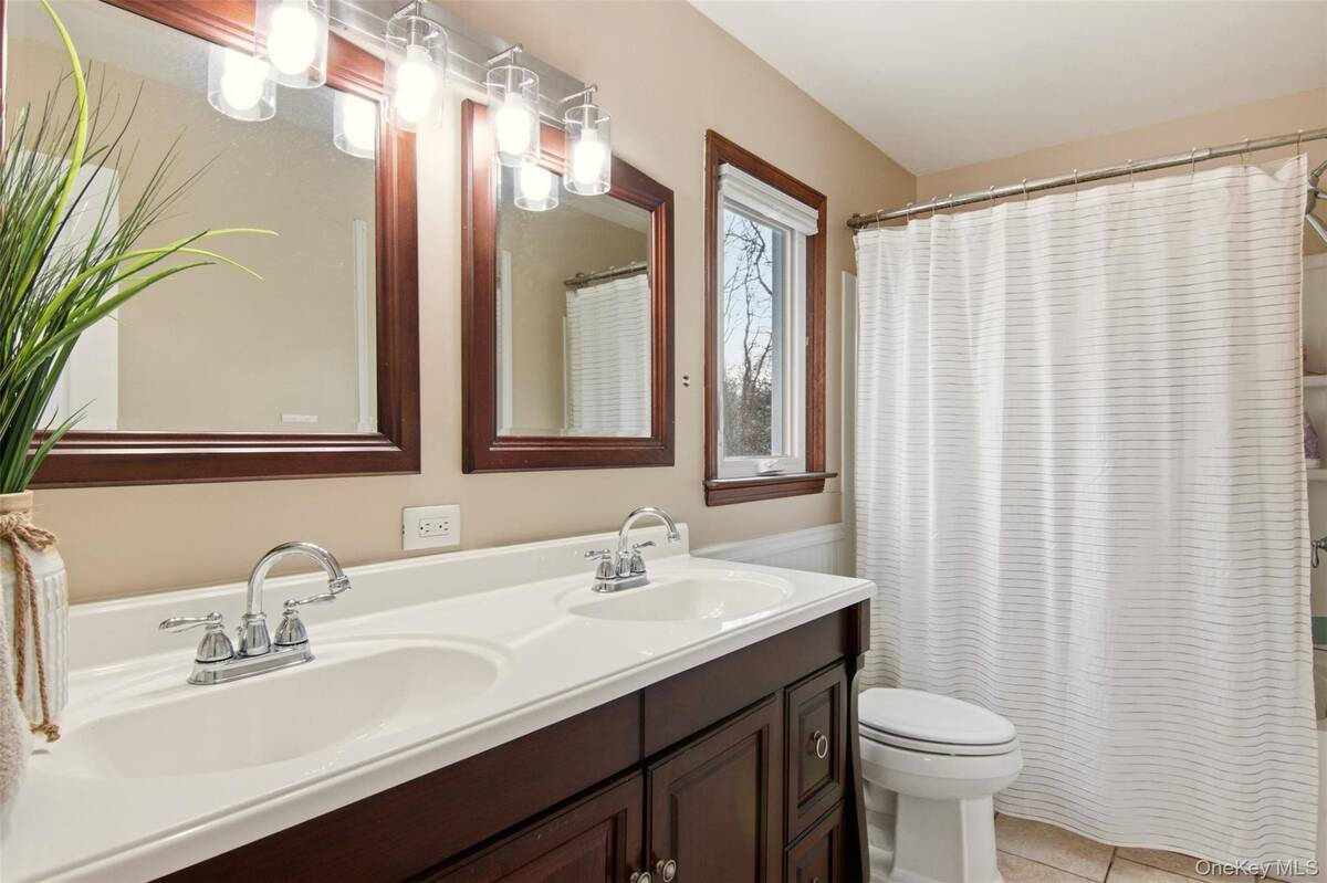 #19 photo, 23 John Street, সাফোক কাউন্টি Shoreham , NY 11786