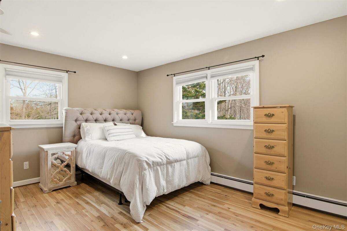 #20 photo, 23 John Street, সাফোক কাউন্টি Shoreham , NY 11786